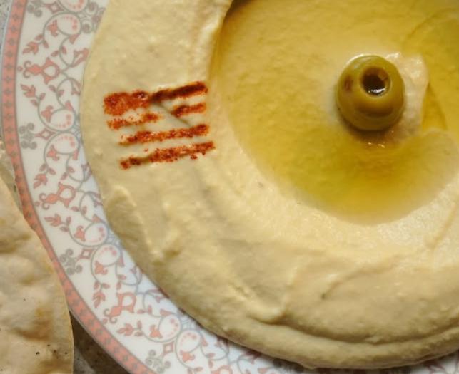 Classic hummus with paprika and olive oil