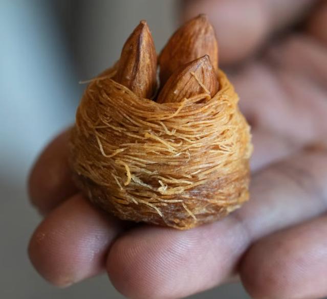 Kunafa nest with almonds